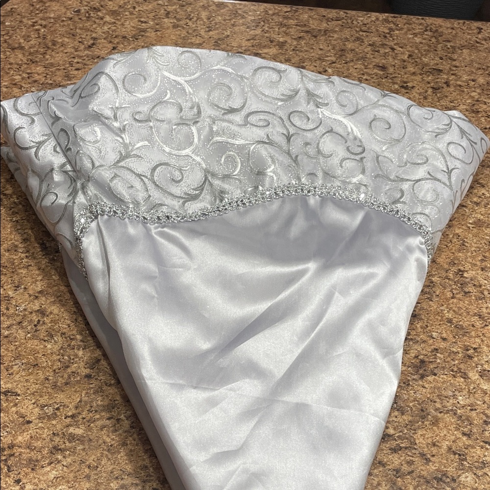 Elegant Silver Holiday Christmas Tree Skirt